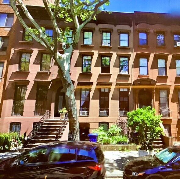 Building Photo - 393 Clermont Ave
