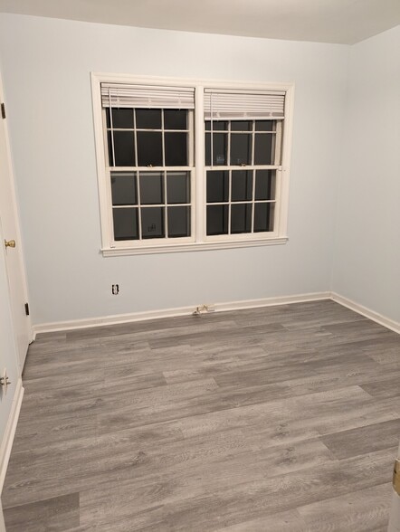 Building Photo - 203 Water Oak Dr