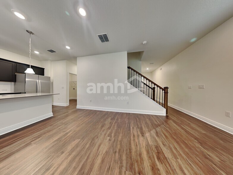 Building Photo - 27341 St Andrews Ave