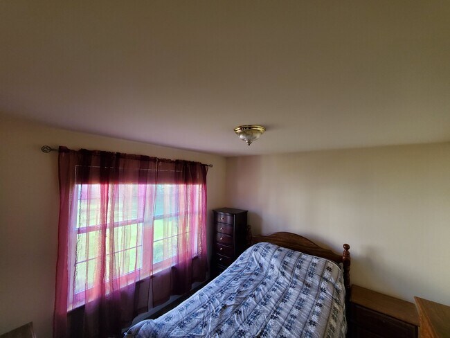 Building Photo - 10 Weiser Ct