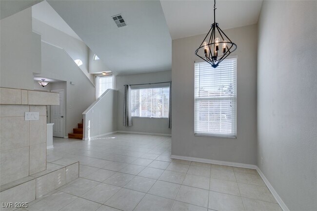 Building Photo - 225 Comanche Pl