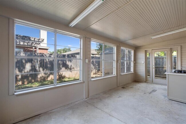 Building Photo - 902 Rocking Spur Cove