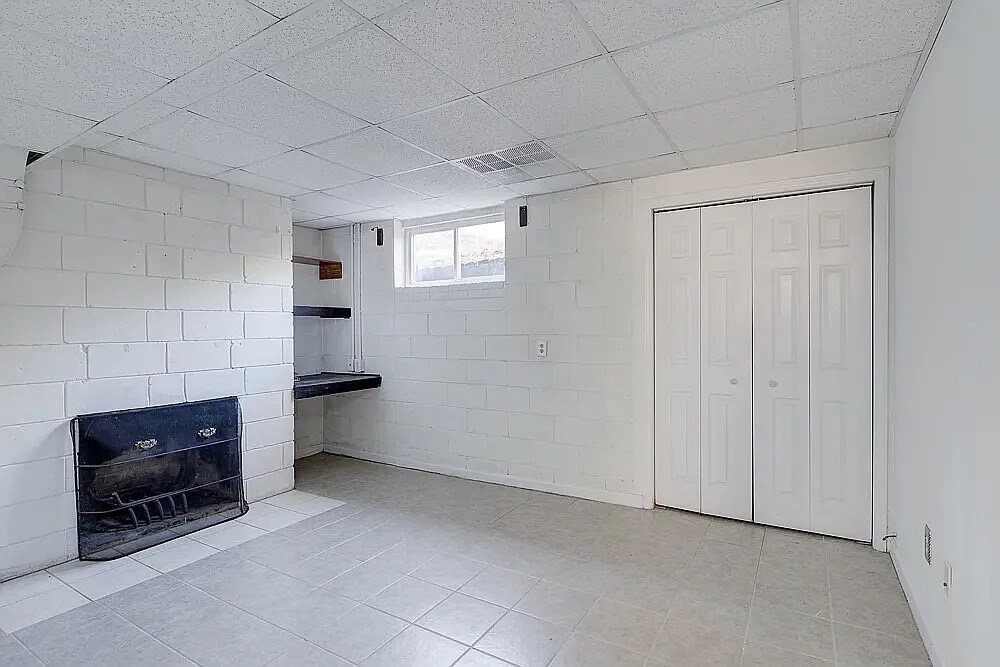 Building Photo - Room in House on Hillsborough St