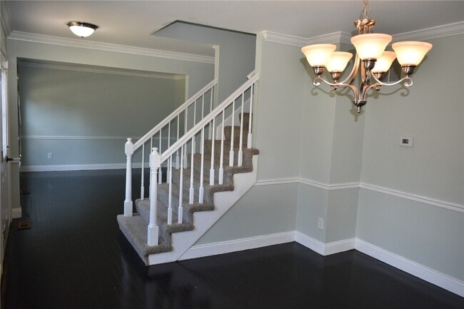 Building Photo - 16407 Westglen Farms Dr