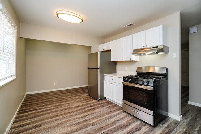 Building Photo - 1670 Dundee Pl