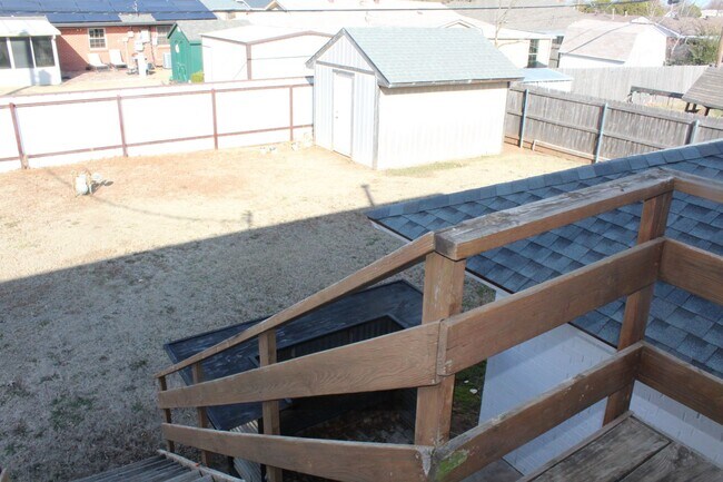 Building Photo - Huge Playroom - Family Room!