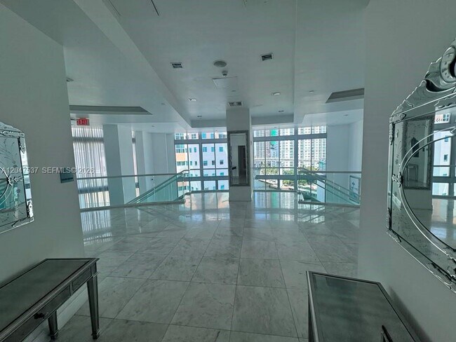 Building Photo - 350 S Miami Ave