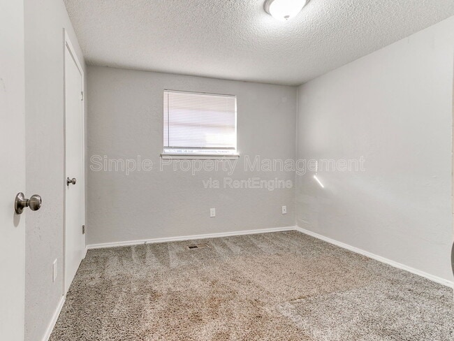 Building Photo - 606 Elmwood Dr