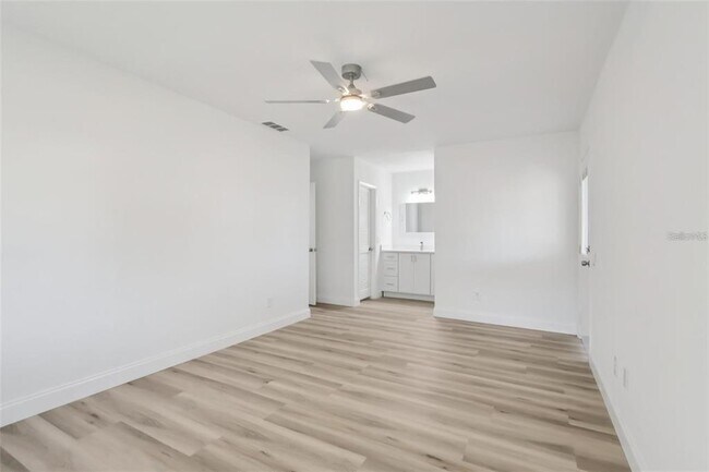 Building Photo - 11147 Acme Dr