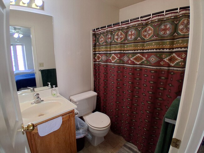 Building Photo - 565 N 300 E