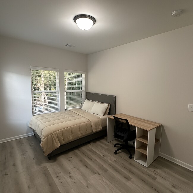 Building Photo - 1100 Holly St NW