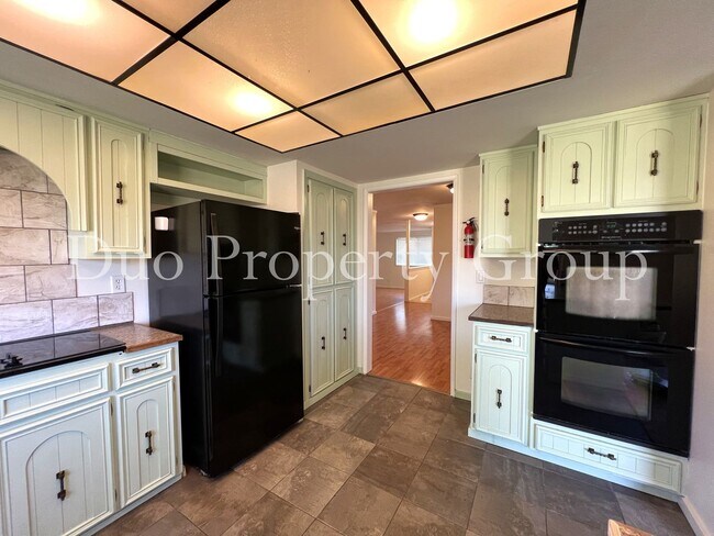 Building Photo - 2035 Harvard Dr