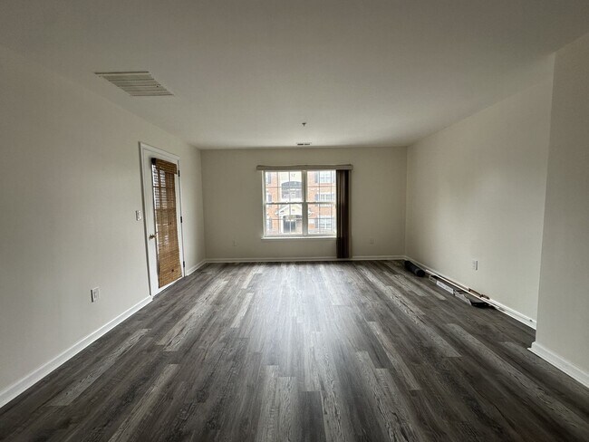 Building Photo - 3 bedrooms, 1 bathroom