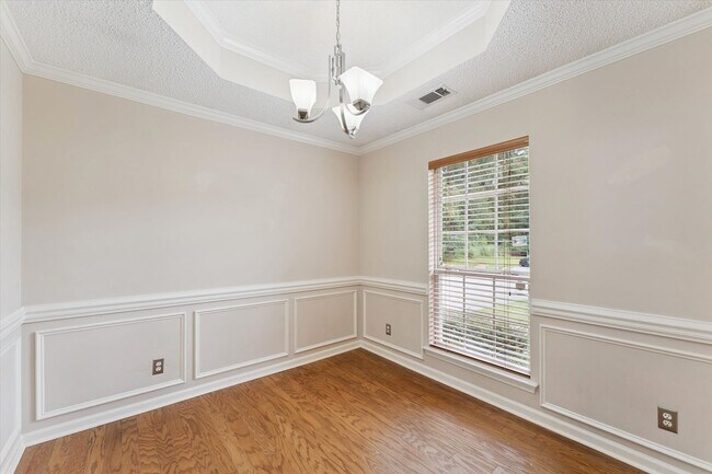 Building Photo - AVAILABLE OCTOBER 2025! [PET FRIENDLY]