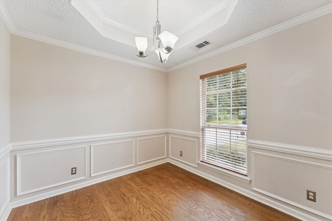 Building Photo - AVAILABLE OCTOBER [PET FRIENDLY]