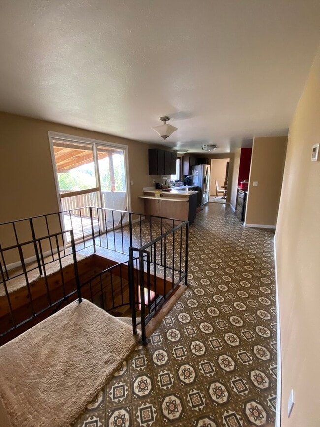 Building Photo - FURNISHED SEASONAL RENTAL