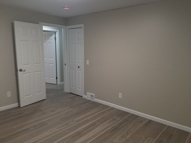 Building Photo - Gorgeous, Fully Upgraded/Renovated from to...