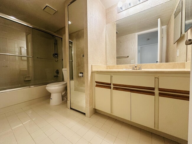 Building Photo - 8559 Boca Rio Dr