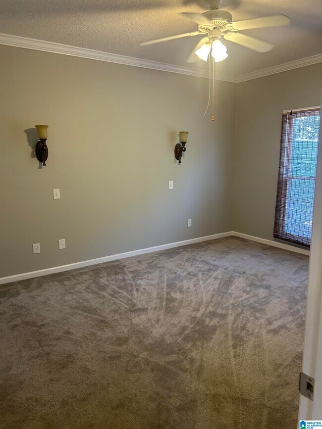 Building Photo - 2212 Ascot Ln
