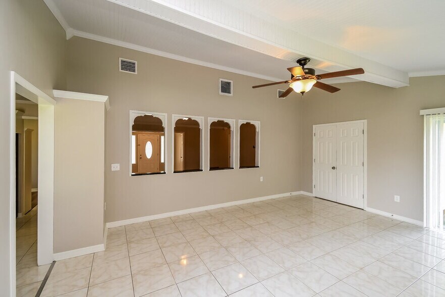 Building Photo - 1755 Farm Way