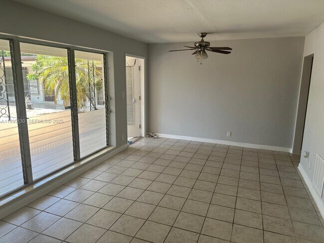 Building Photo - 1708 NE 20th Ave