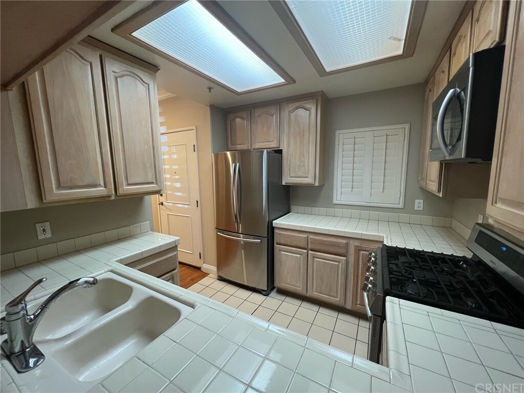 Kitchen - 3645 Cardiff Ave