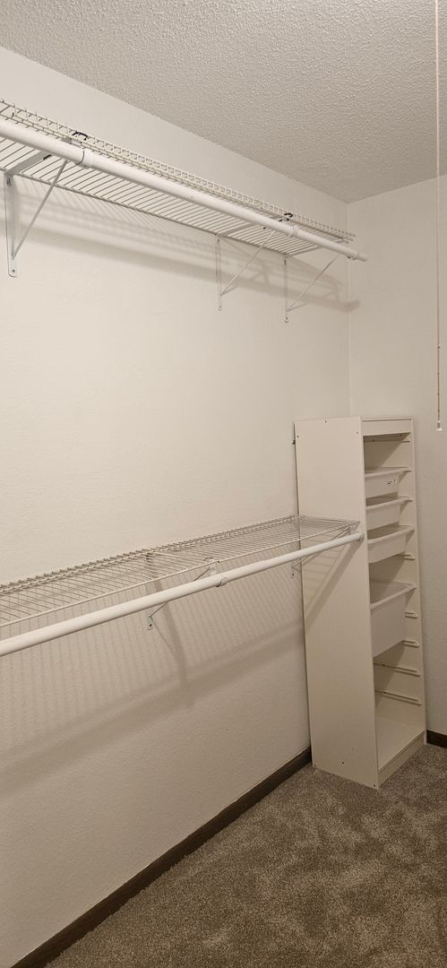 Building Photo - Meticulously Kept 3 bedroom, 2 bath condo in coveted Carriage Hills Condominium Association