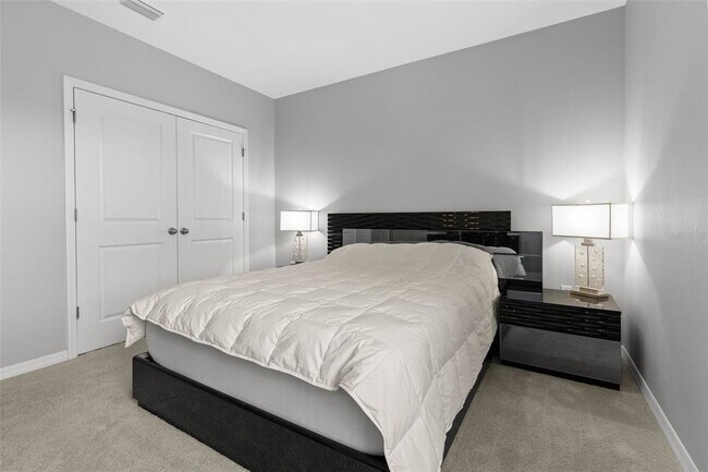 Building Photo - 16980 Oval Rum Dr