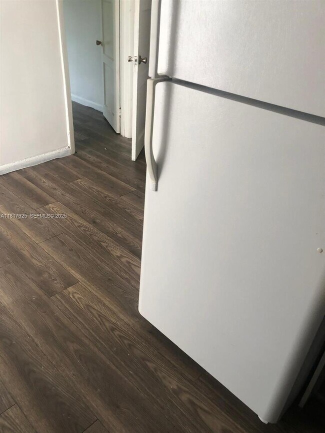 Building Photo - 215 SW 11th St