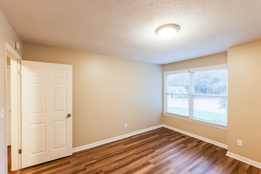 Building Photo - 800 Dunwoody Ln