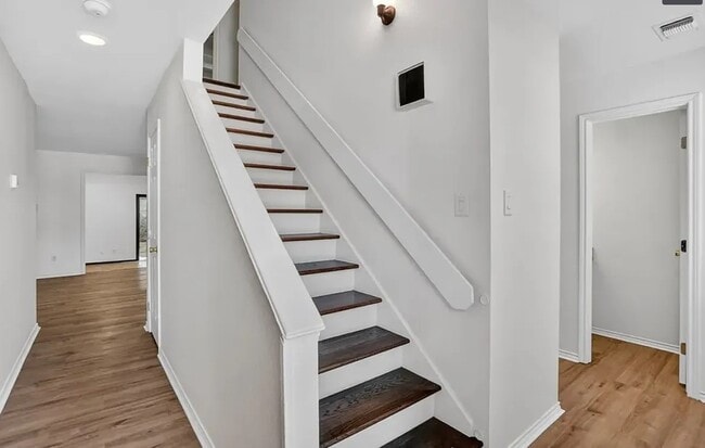 Building Photo - 3220 Preston Dr