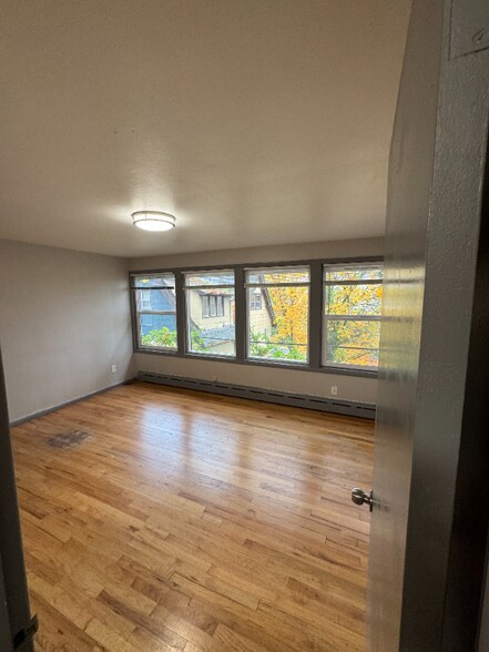 Building Photo - 4746.5 22nd Ave NE