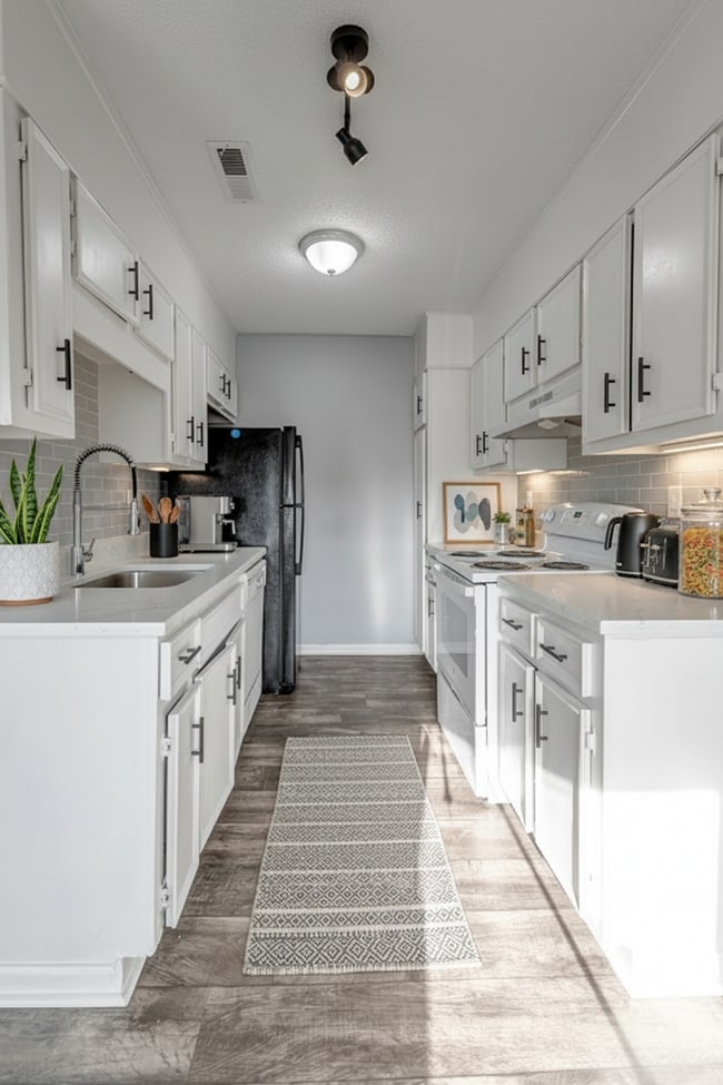 Building Photo - Recently Renovated Units in Decatur, AL