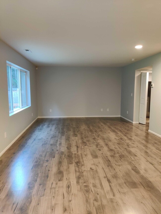 Building Photo - 308 Thyme Ave