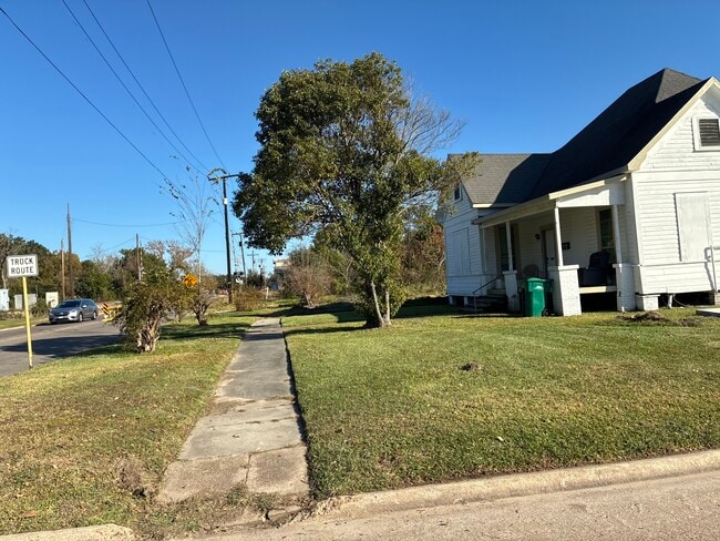 Building Photo - 1211 W Park Ave