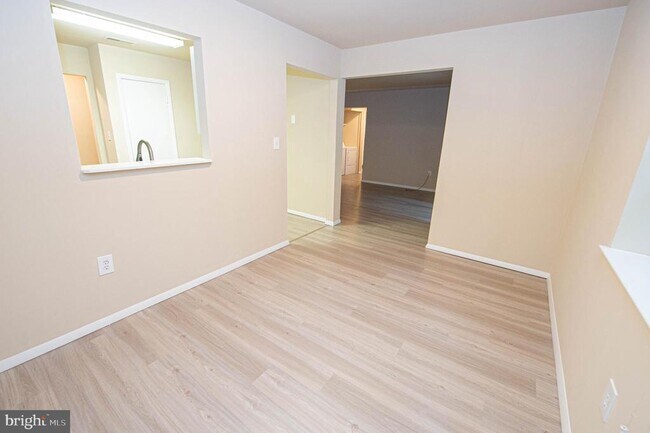 Building Photo - 800 College Ln
