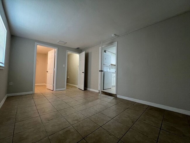 Building Photo - 809 W Warren St