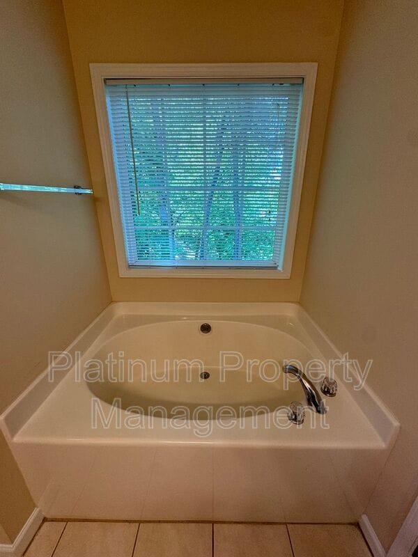 Building Photo - 3225 Landingview Ct