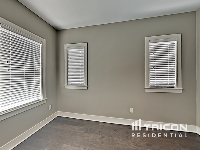 Building Photo - 1200 Hillwood Private Cove