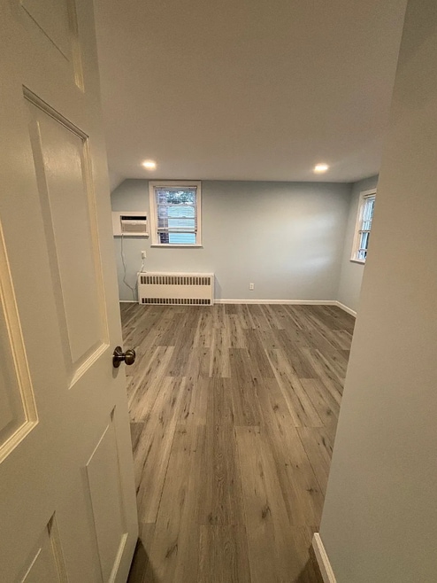 Building Photo - 114 E Meadow Ave