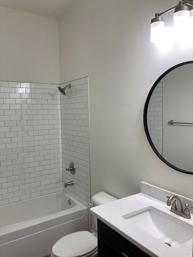 Building Photo - Modern 3-Bedroom, 2-Bathroom Duplex in Pri...