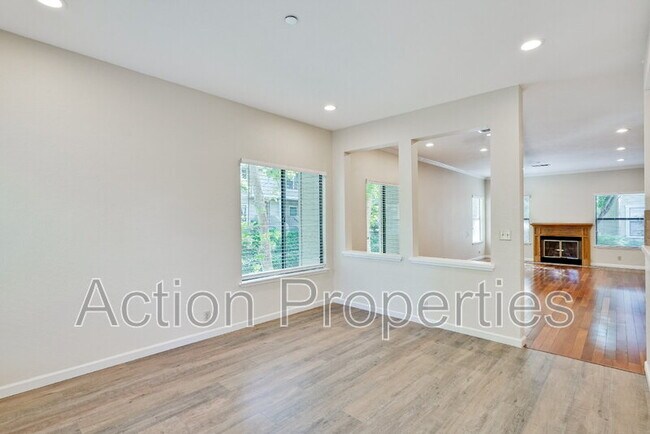 Building Photo - 947 La Mesa Terrace