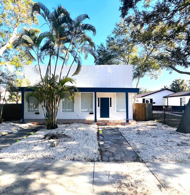 Building Photo - 3649 Haines Rd N