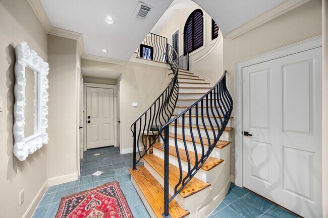 Building Photo - 1312 Crocker St