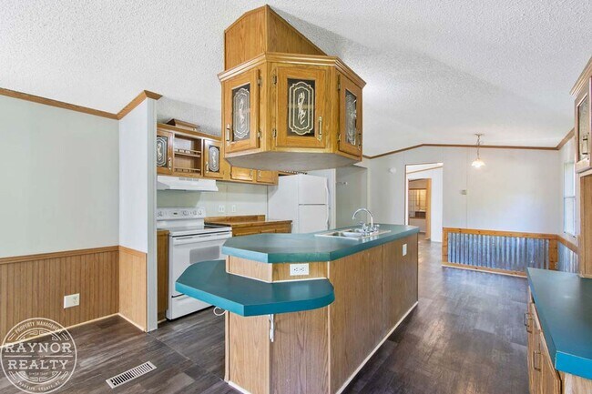 Building Photo - Enjoy the peace and quiet of the country!