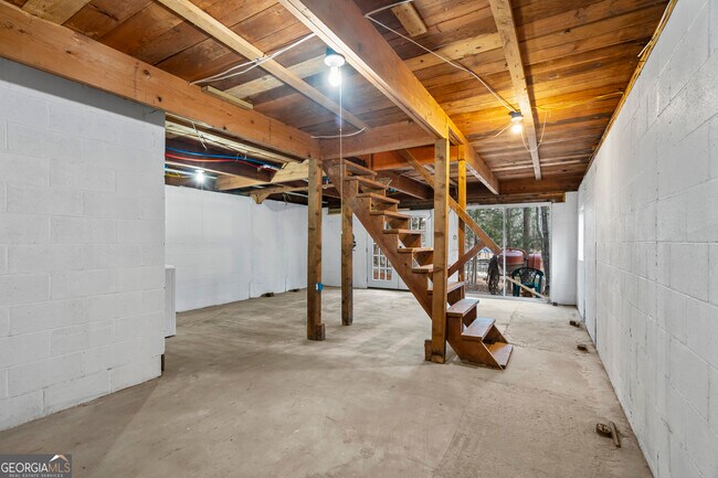 Building Photo - 290 Beaver Lodge Rd