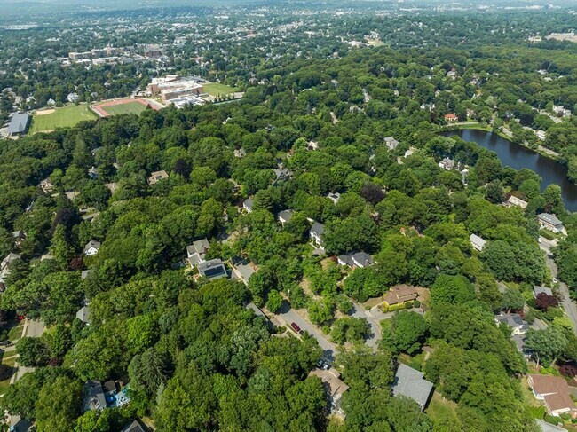 Building Photo - 50 Grove Hill Park