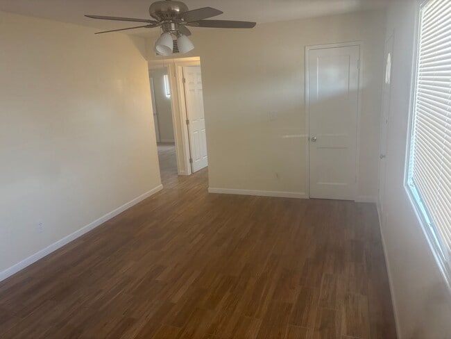 Building Photo - 2746 W Glenrosa Ave