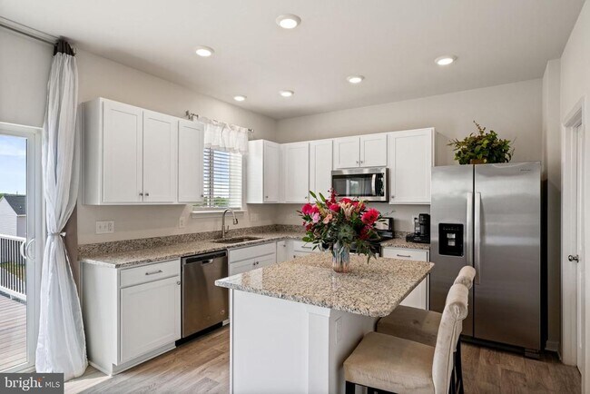 Building Photo - 35418 River Bend Dr
