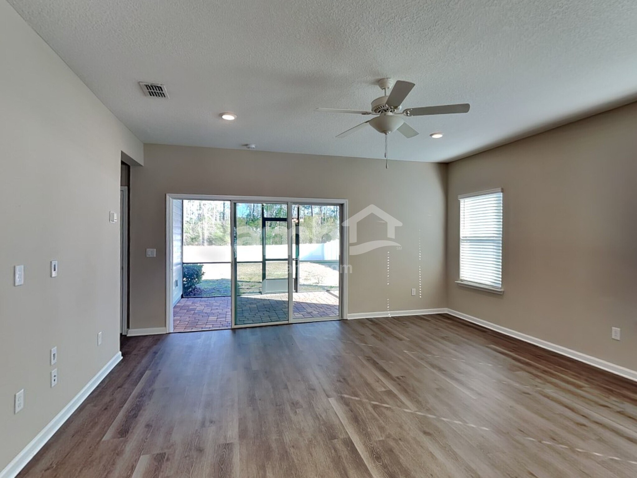 Building Photo - 245 Hemlock Pt